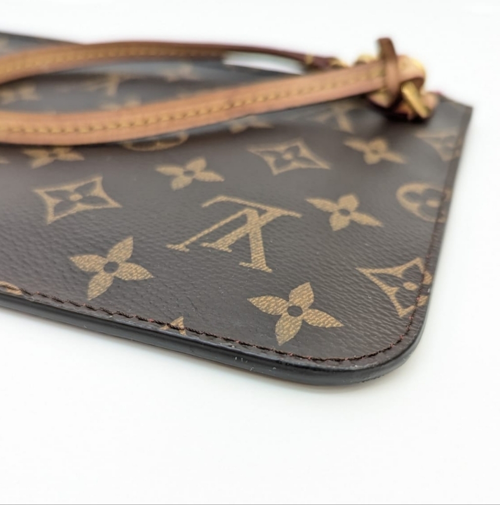 ✨️Authentic Louis Vuitton Wristlet MM Monogram Clutch Bag - Picture 10 of 14